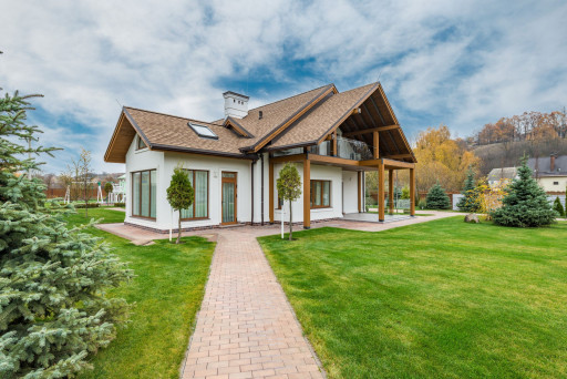 Фарба для фасаду будинку: яку обрати для бетону, штукатурки та цегли